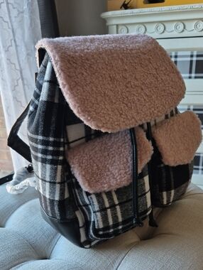 NWT Bearpaw Black White Plaid Backpack Purse Lt. Pink Fleece Accents Retail $180